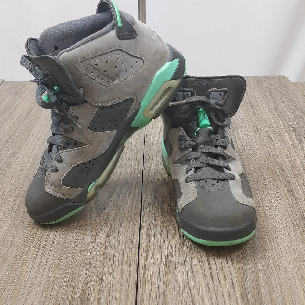 Nike Air Jordans Grey and Mint sz‎ 4 Y